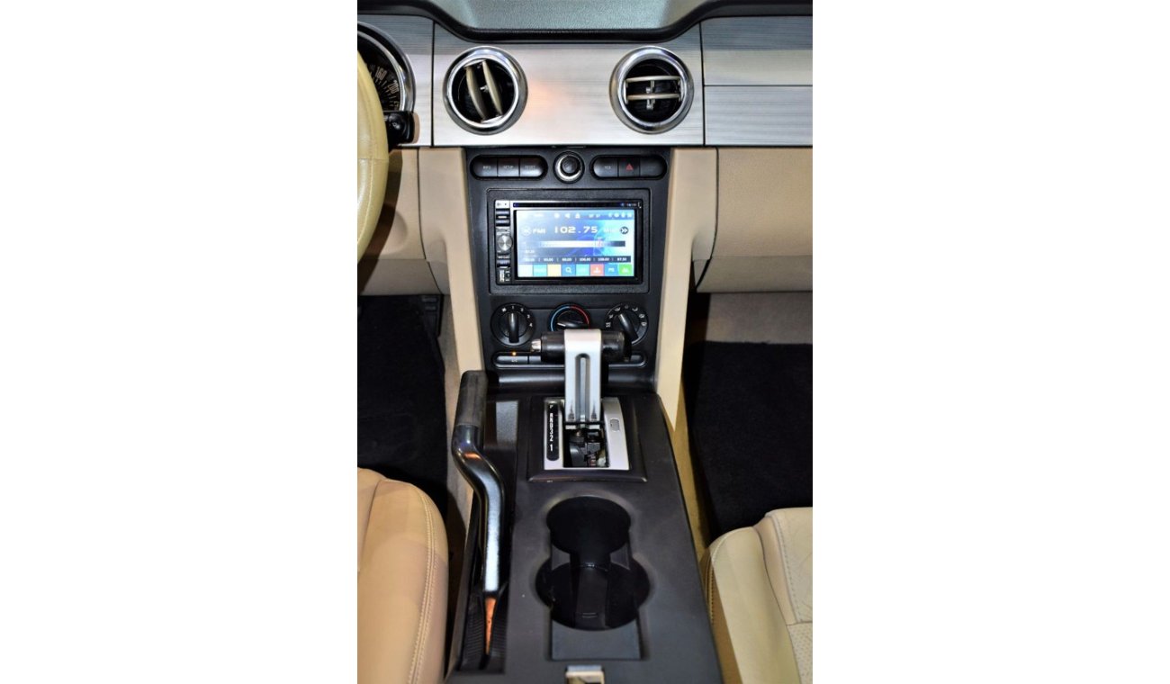 فورد موستانج ONLY 129000 KM! FORD MUSTANG GT 2005 Model in Black with Yellow Stripes Color! GCC Specs