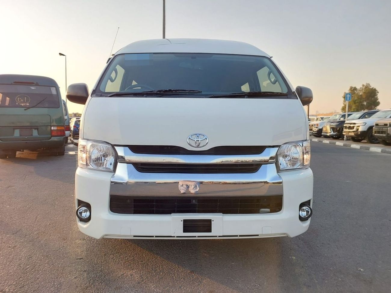 Toyota Hiace TOYOTA HIACE COMMUTER VAN RHD 2018 MODEL 3.0 L DIESEL AUTOMATIC(PM36171)