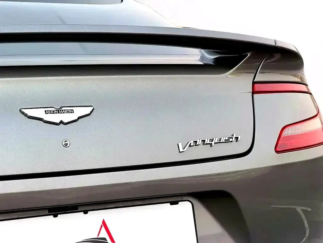 أستون مارتن فانكويش فولانتي RARE FULL CARBON SPEC | GCC | V12 ENGINE