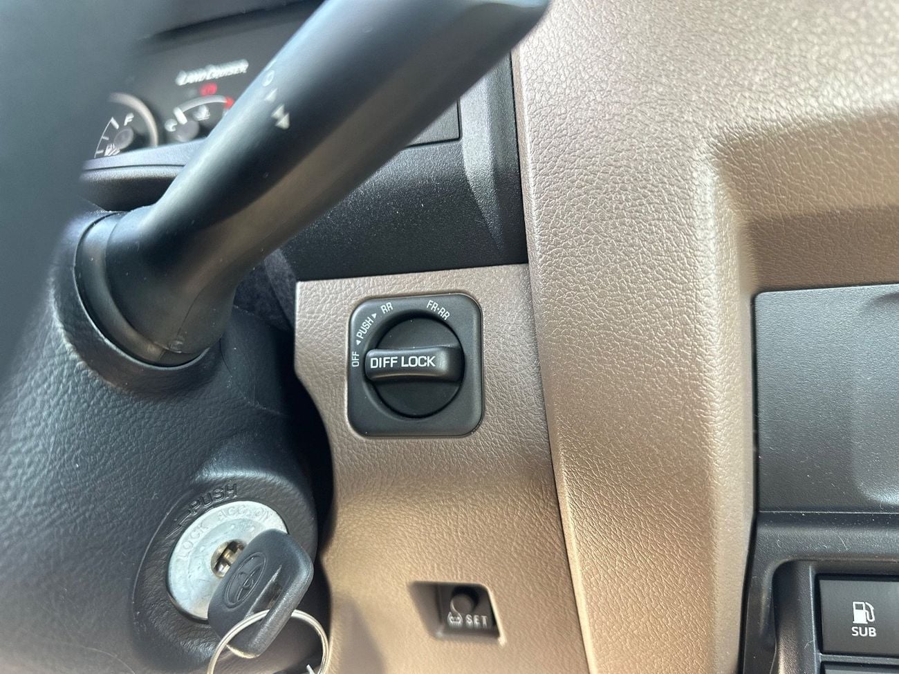 تويوتا لاند كروزر بيك آب Std 4.0L Single Cab Utility 4WD