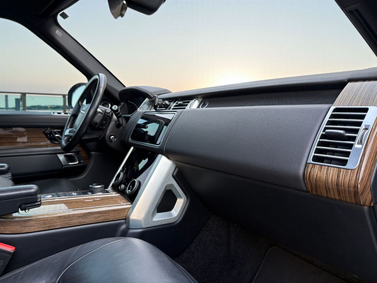 Land Rover Range Rover HSE 3.0L (375 HP) V6 | 2019 | GCC SPECS | AED 2,400 PER MONTH