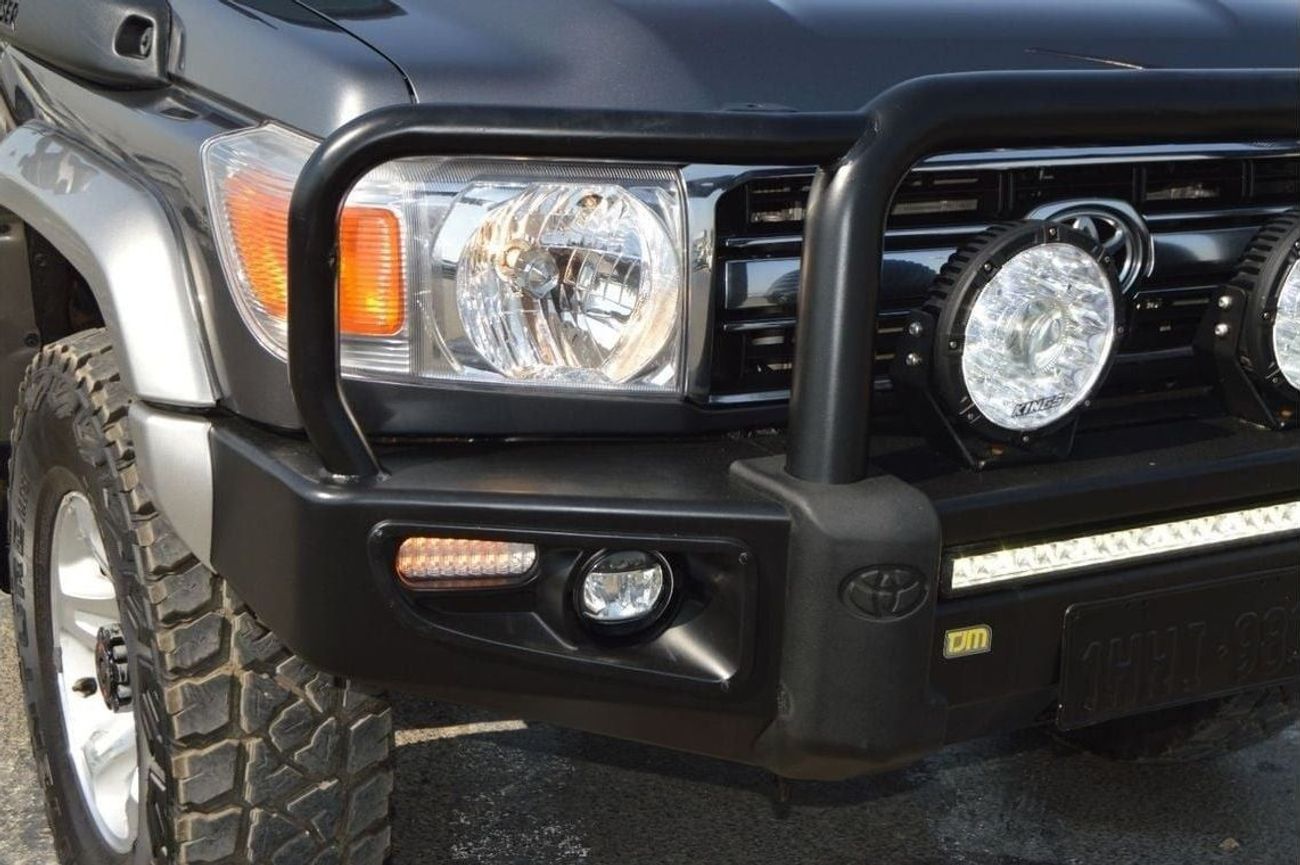 تويوتا لاند كروزر بيك آب Single cabin