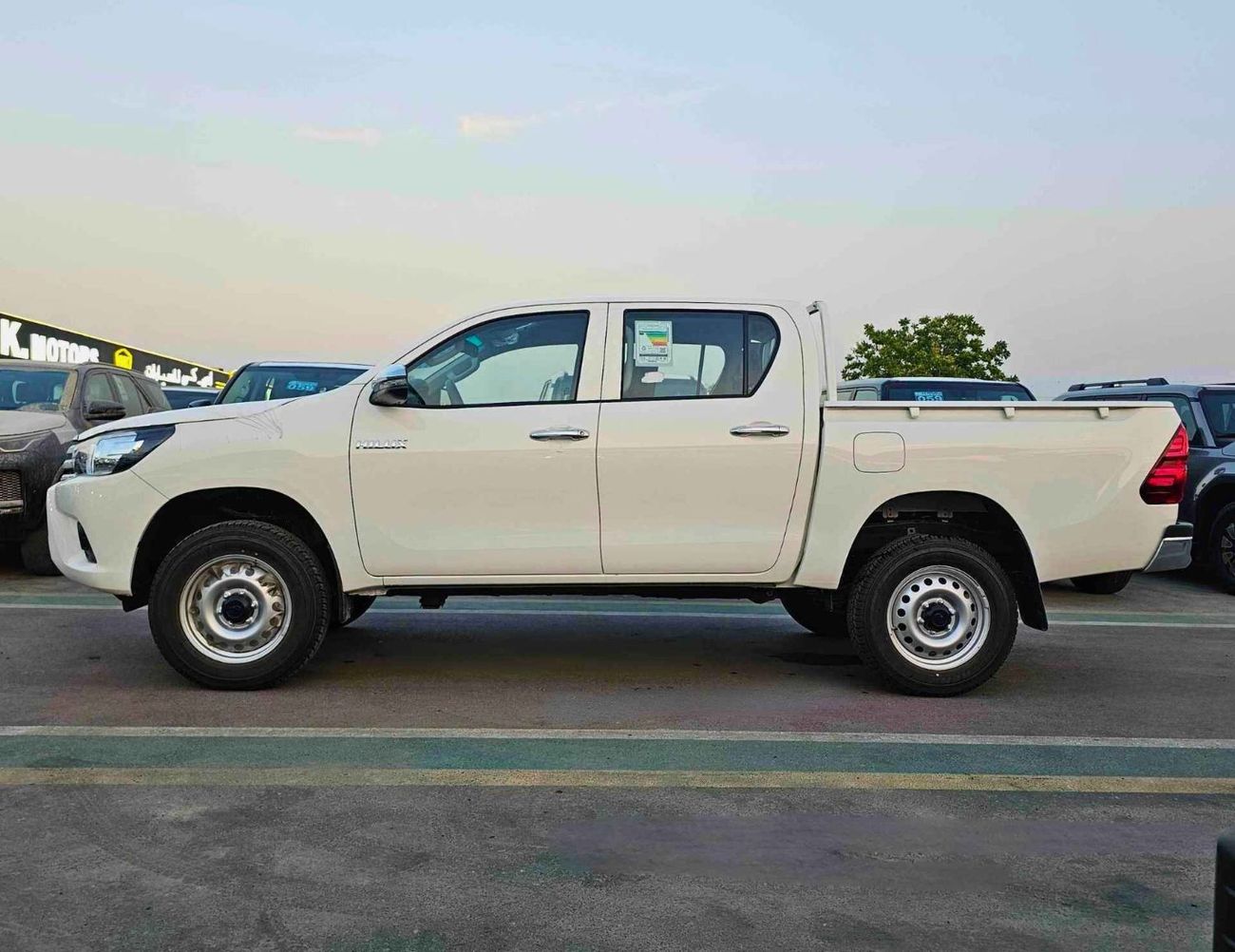Toyota Hilux NARROW BODY / DLX-G / 2.4L V4 DIESEL / DOUBLE CABIN / 6 STR (CODE # HDLXG1)