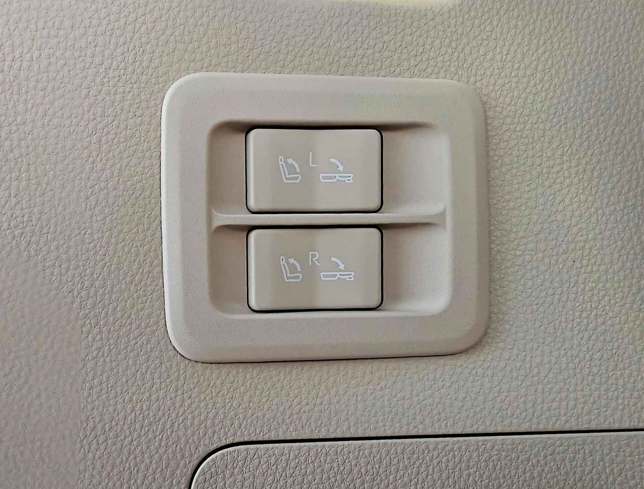 Toyota Land Cruiser VXR / 3.5L Twin Turbo / Full Option (CODE# LC35GXRM)