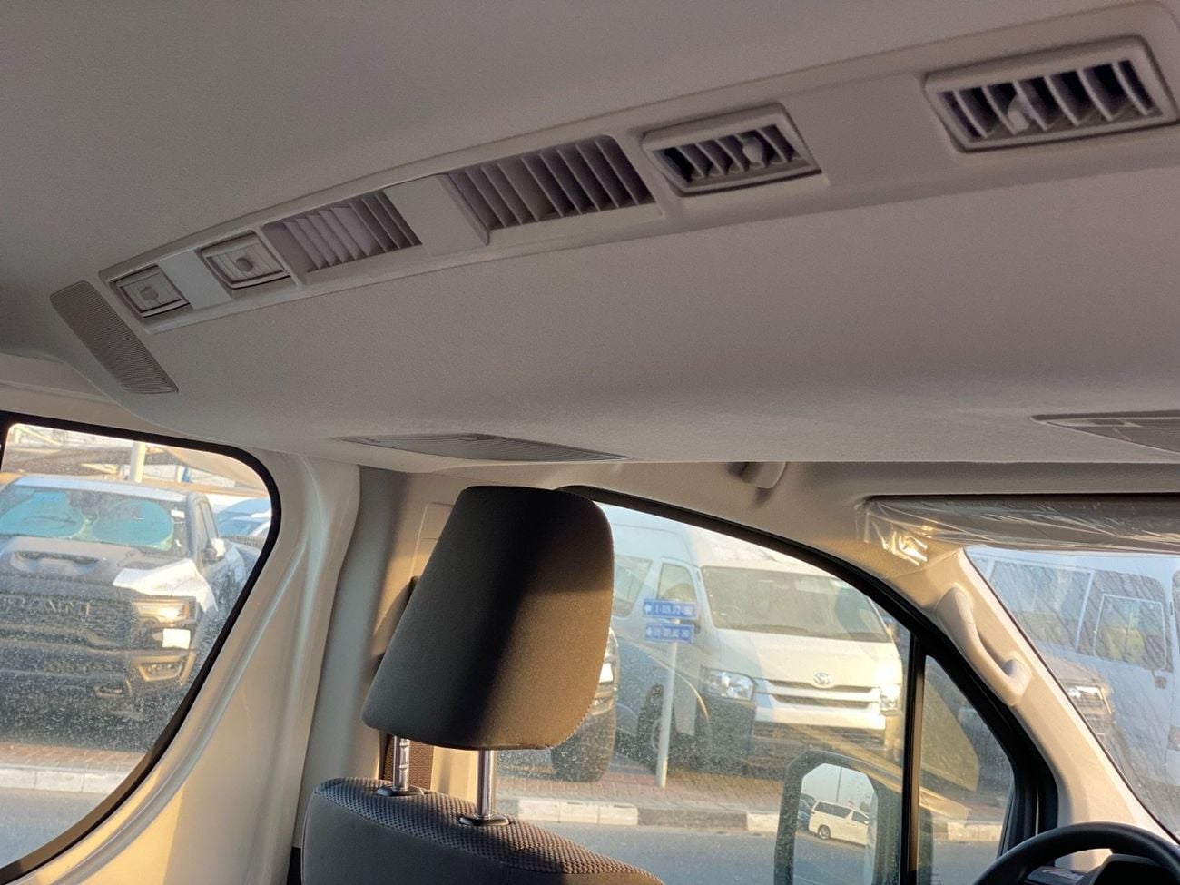تويوتا هاياس DLS - STD ROOF Commuter Standard 2.8L