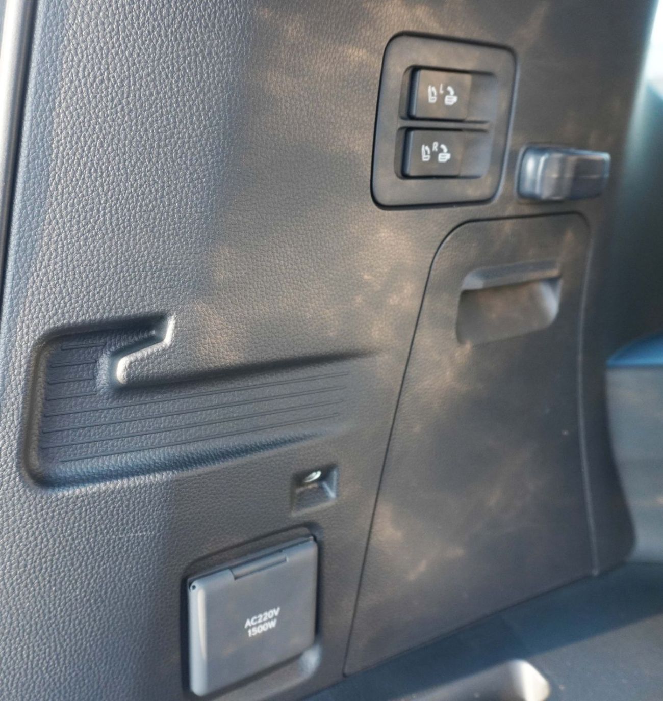 تويوتا لاند كروزر TOYOTA -LAND CRUISER HV VXR 3.5 A/T FULL GCC