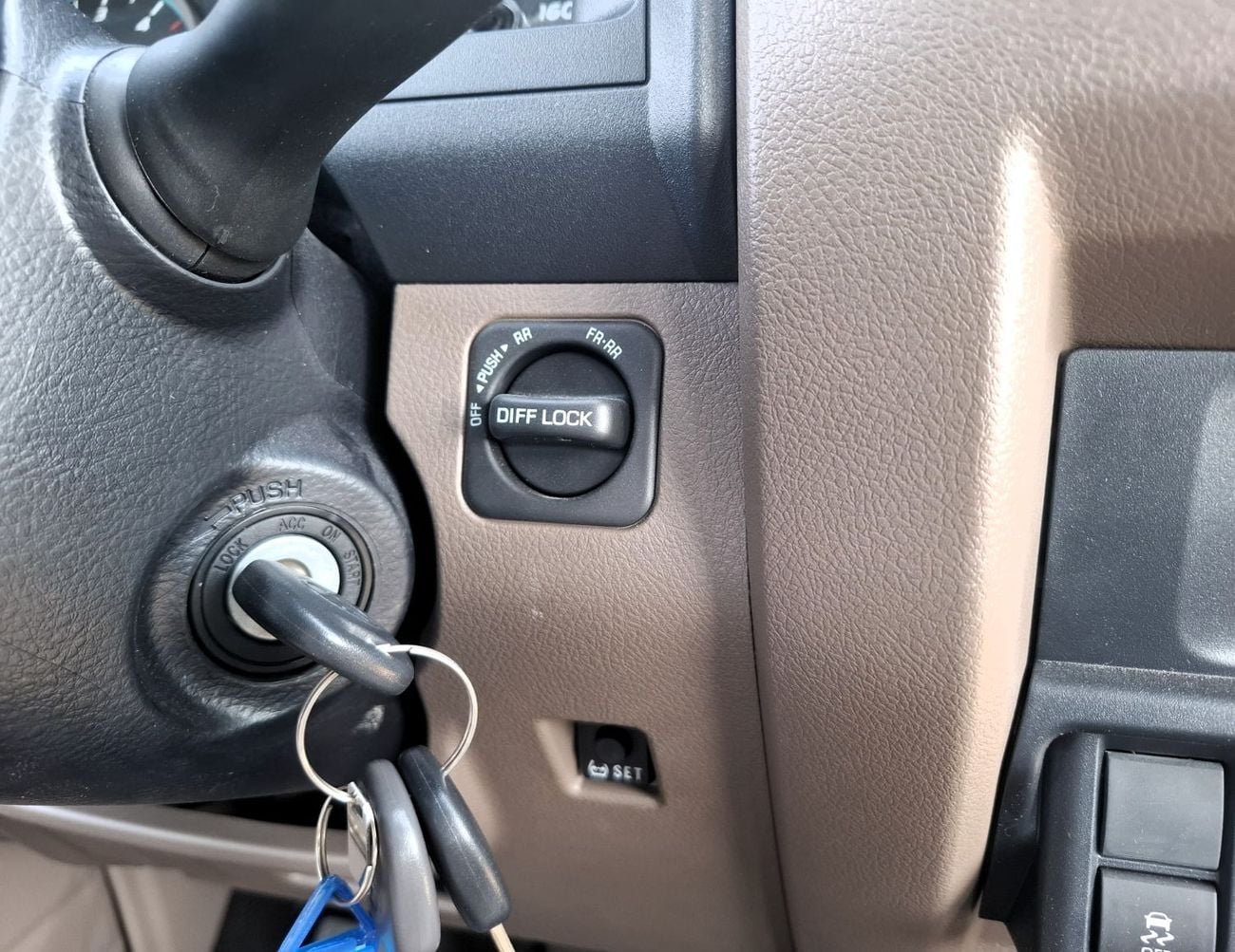 Toyota Land Cruiser Pick Up Double Cabin 4.5L LC79 DC 4.5L 2024 MT Silver