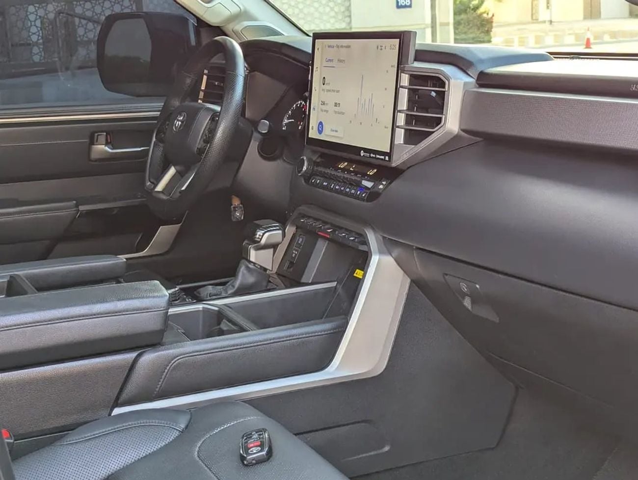 تويوتا تاندرا CREWMAX LIMITED EDITION 4X4 PANORAMIC ROOF IN EXCELLENT CONDITION