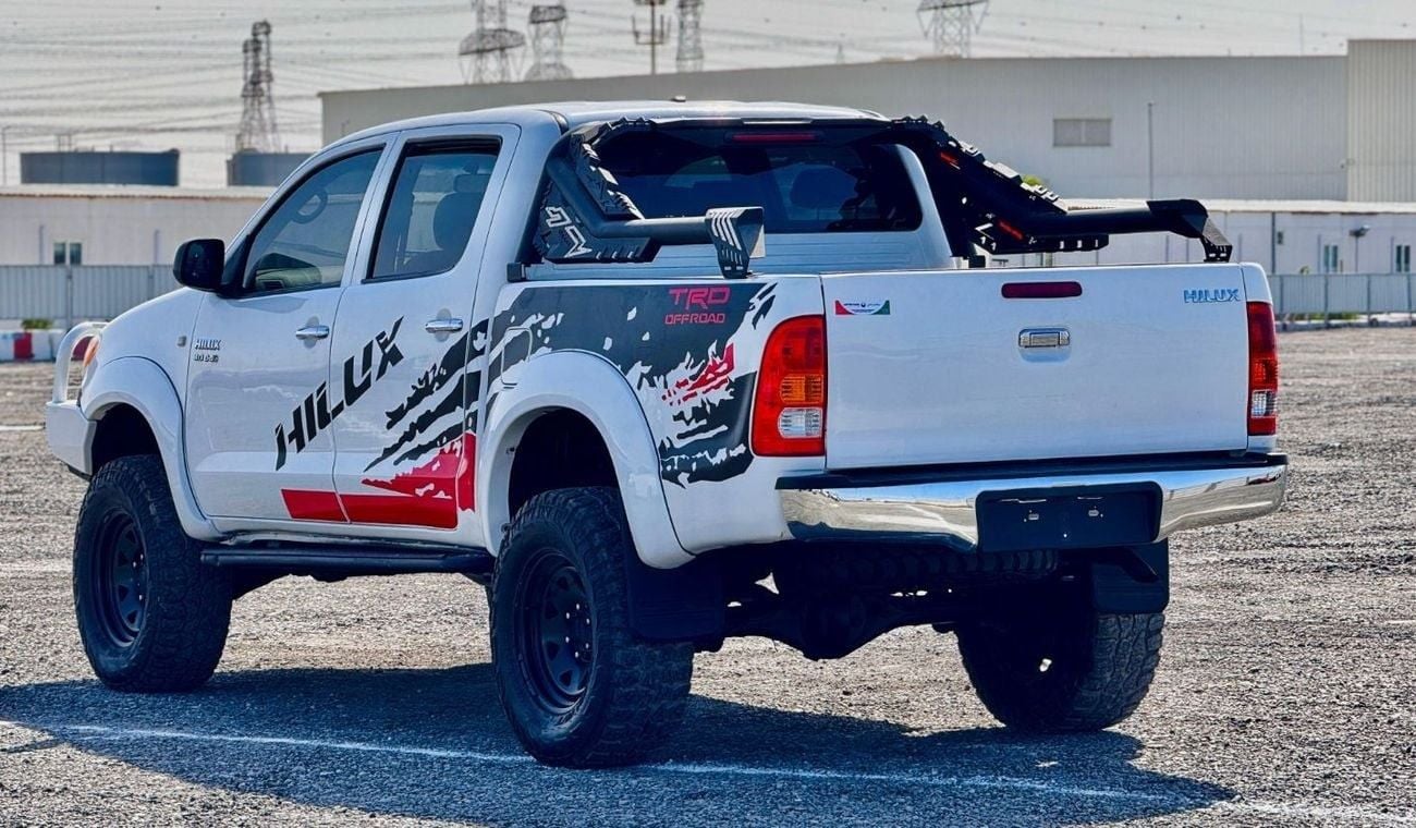 Toyota Hilux PREMIUM BULL BAR | RHD | 2010 | 3.0L DIESEL ENGINE | MANUAL TRANSMISSION | LATEST SPORTS BAR
