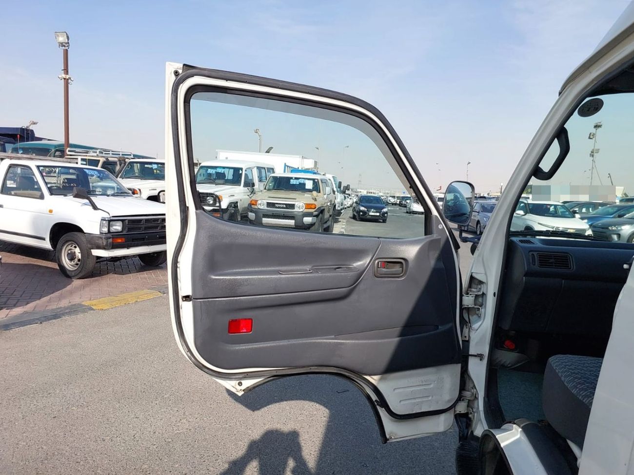 Toyota Hiace TOYOTA HIACE COMMUTER VAN RHD 1999 MODEL 2.4 L PETROL AUTOMATIC(PM01708)