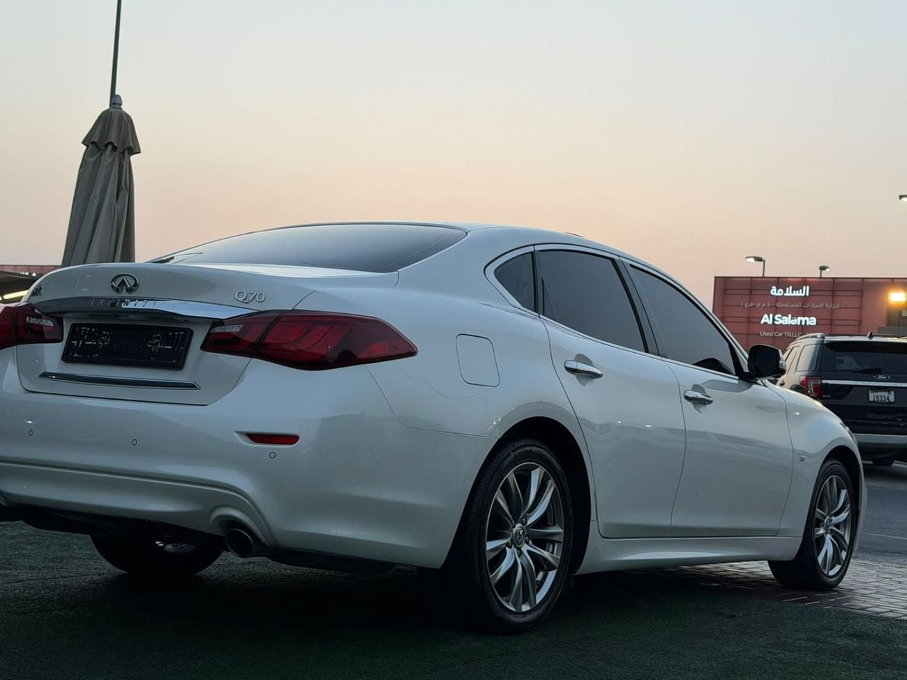 Infiniti Q70 EXCELLENCE First owner from the dealership, full option, sunroof, two keys