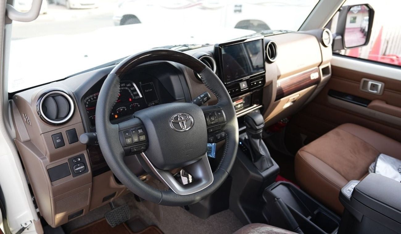 Toyota Land Cruiser 70 TOYOTA LC76 5DOORS PETROL 4.0L A/T MODEL 2025 40TH ANNIVERSARY FULL OPTION