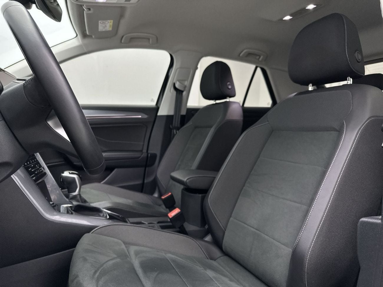 فولكس واجن T ROC Style 1.4L without sunroof 1.4L (Ref#09337) / WAS 94,900 AED - NOW 87,900 AED