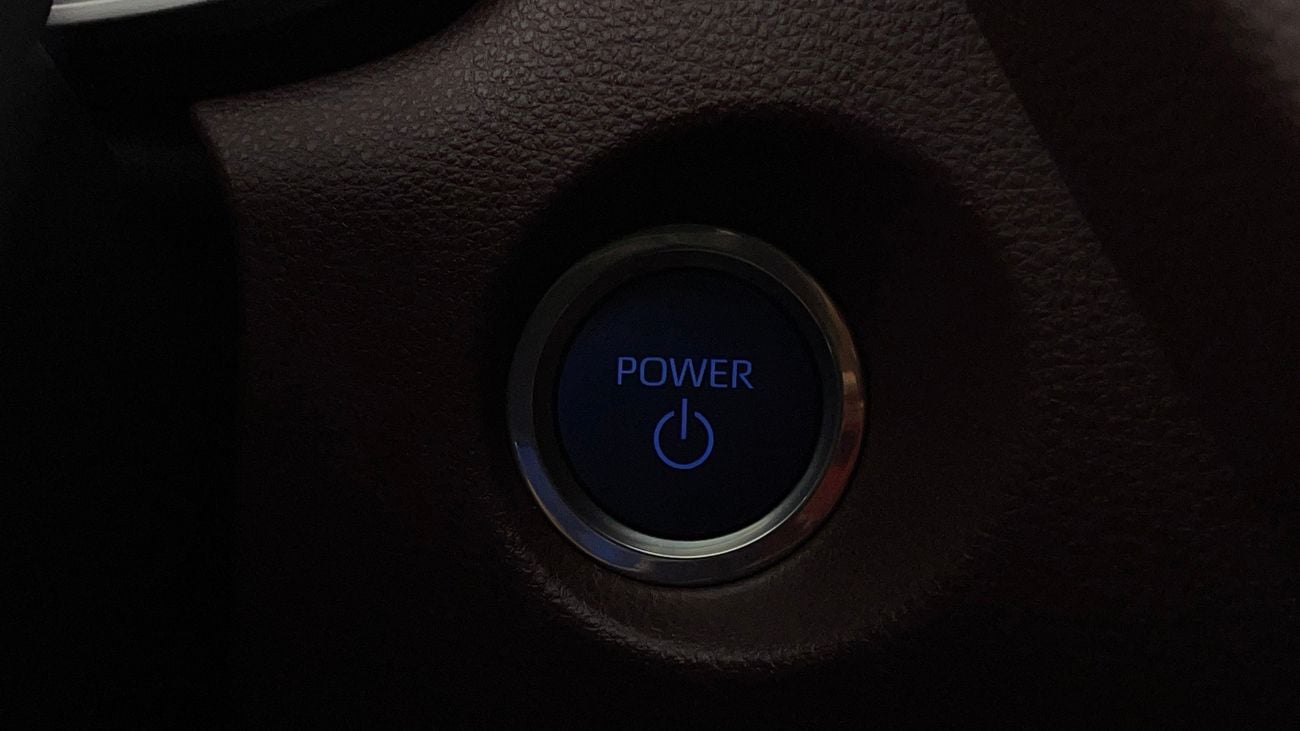 تويوتا كورولا كروس GLI 1.8 | بدون دفعة مقدمة | اختبار القيادة في المنزل