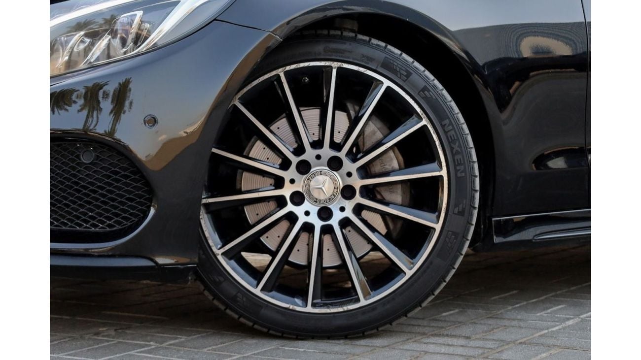 مرسيدس بنز C 300 Mercedes-Benz C300 AMG Pack 2017 GCC under Warranty with Flexible Down-Payment/ Flood Free.