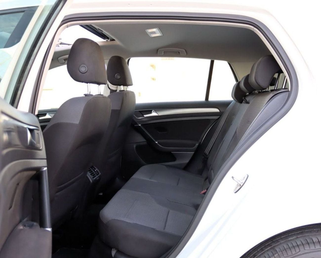 Volkswagen Golf Volkswagen Golf - 2018 - GCC - Accident-Free - 1.0L - 3(V) Excellent Condition Inside & out