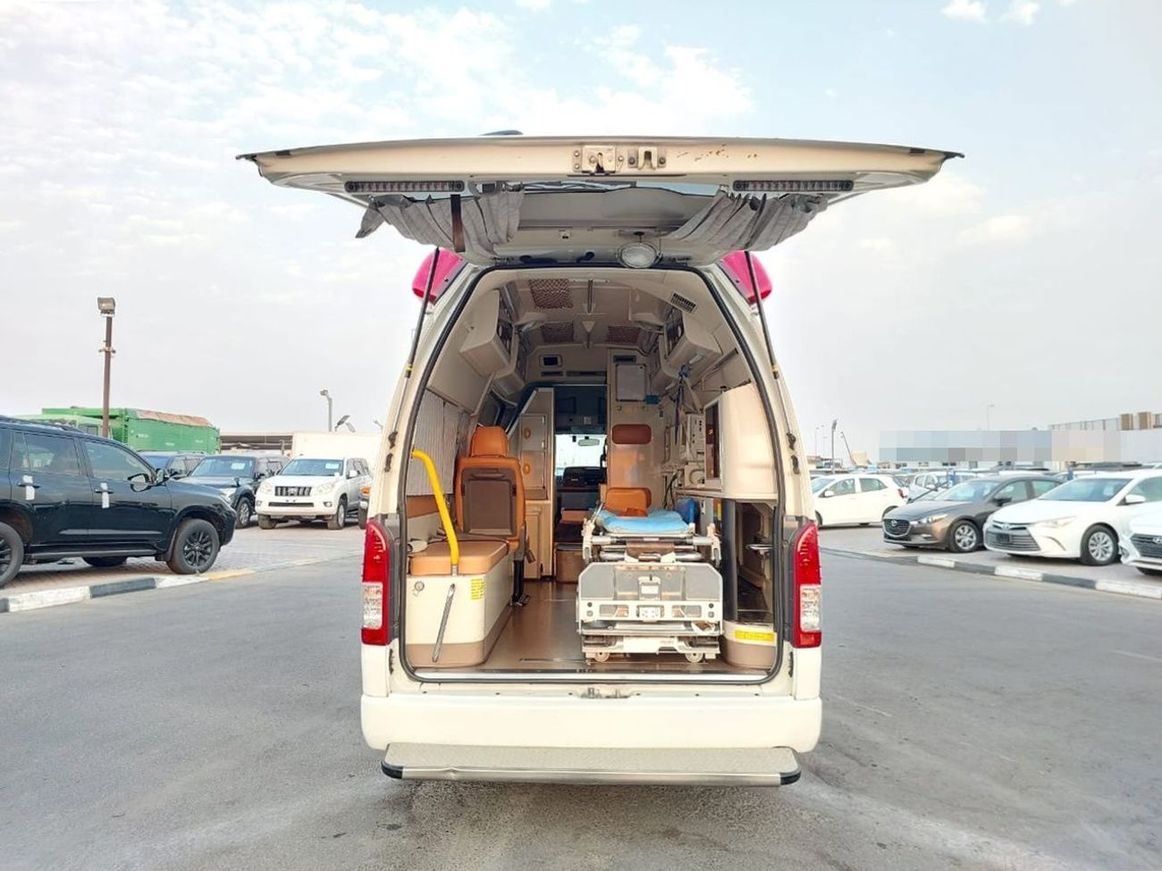 Toyota Hiace TOYOTA HIACE VAN AMBULANCE RHD 2015 MODEL 2.7 L PETROL AUTOMATIC(PM15128)