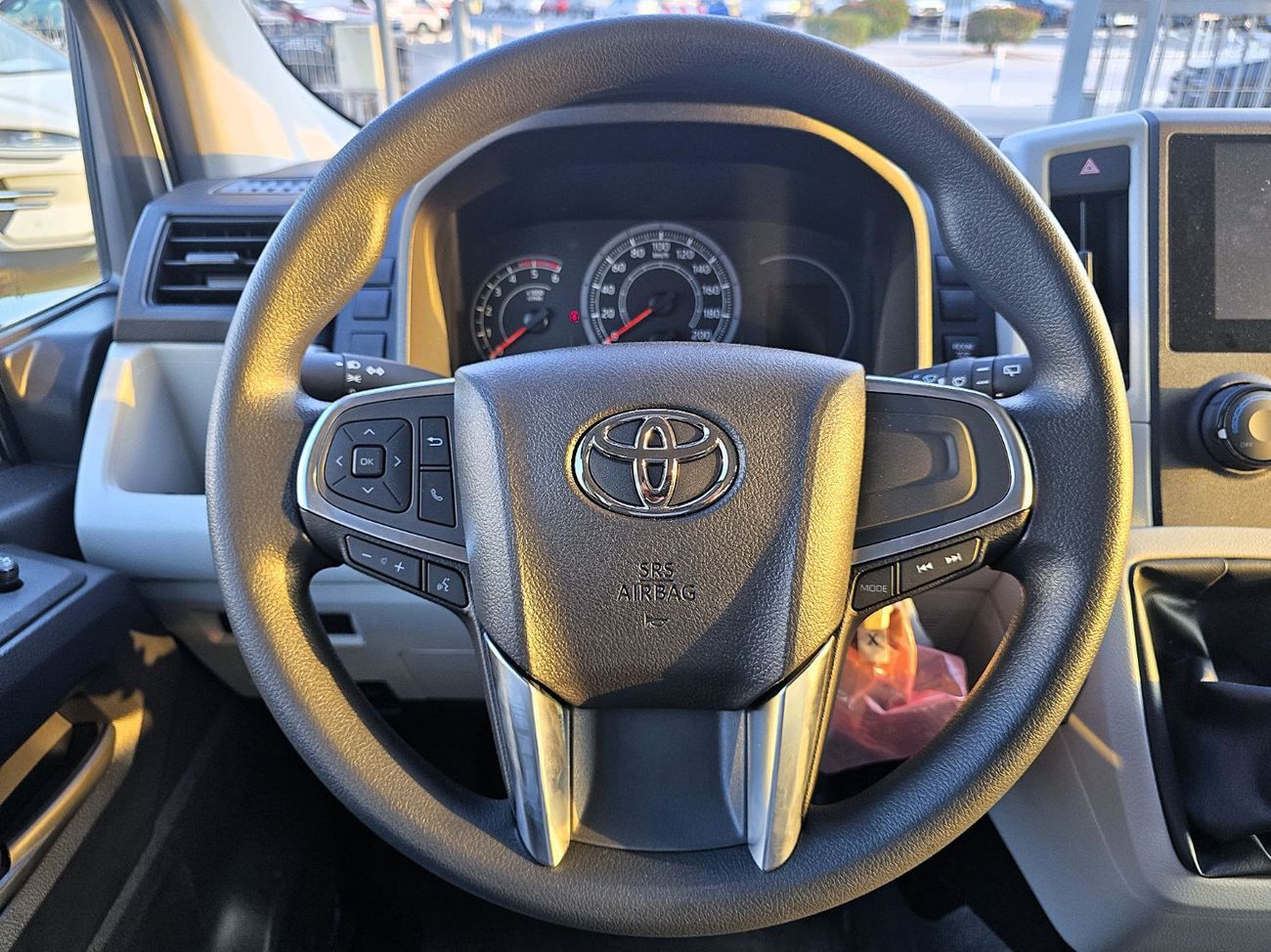 Toyota Hiace Toyota Hiace Std Roof Newshap 2.8l Diesel M/T 15 Seats White Color 2025 Model