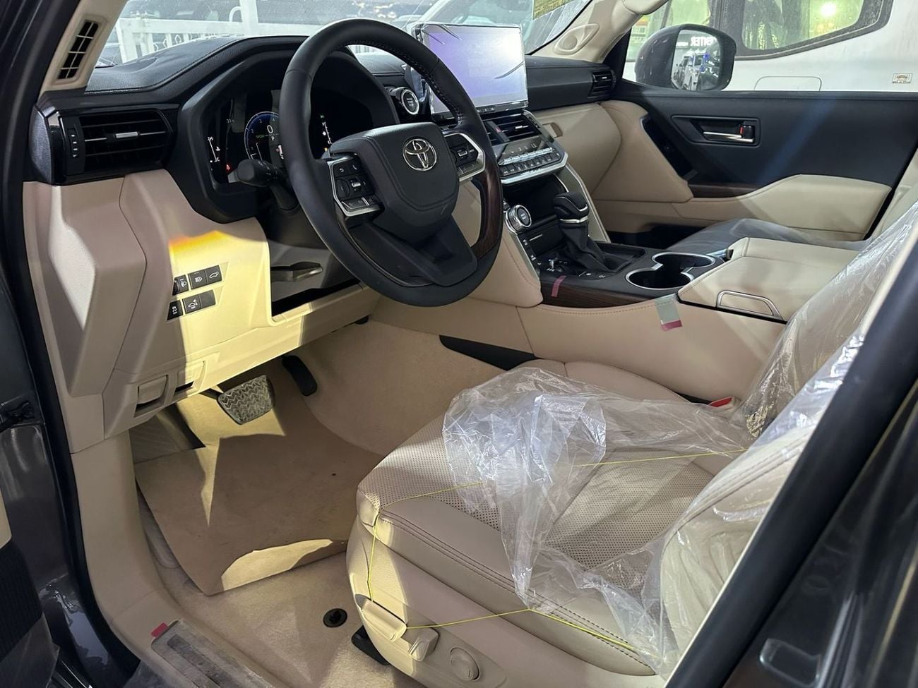 Toyota Land Cruiser GXR3 3.5L FULL WITH JBL AND BIG KIT