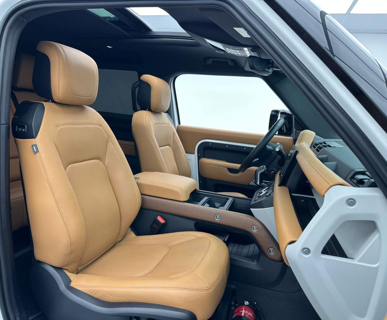 Land Rover Defender P400 90 HSE 3.0L (5 Seater) 2023 Land Rover Defender 90 HSE P400, 2027 Range Rover Warranty + Servic