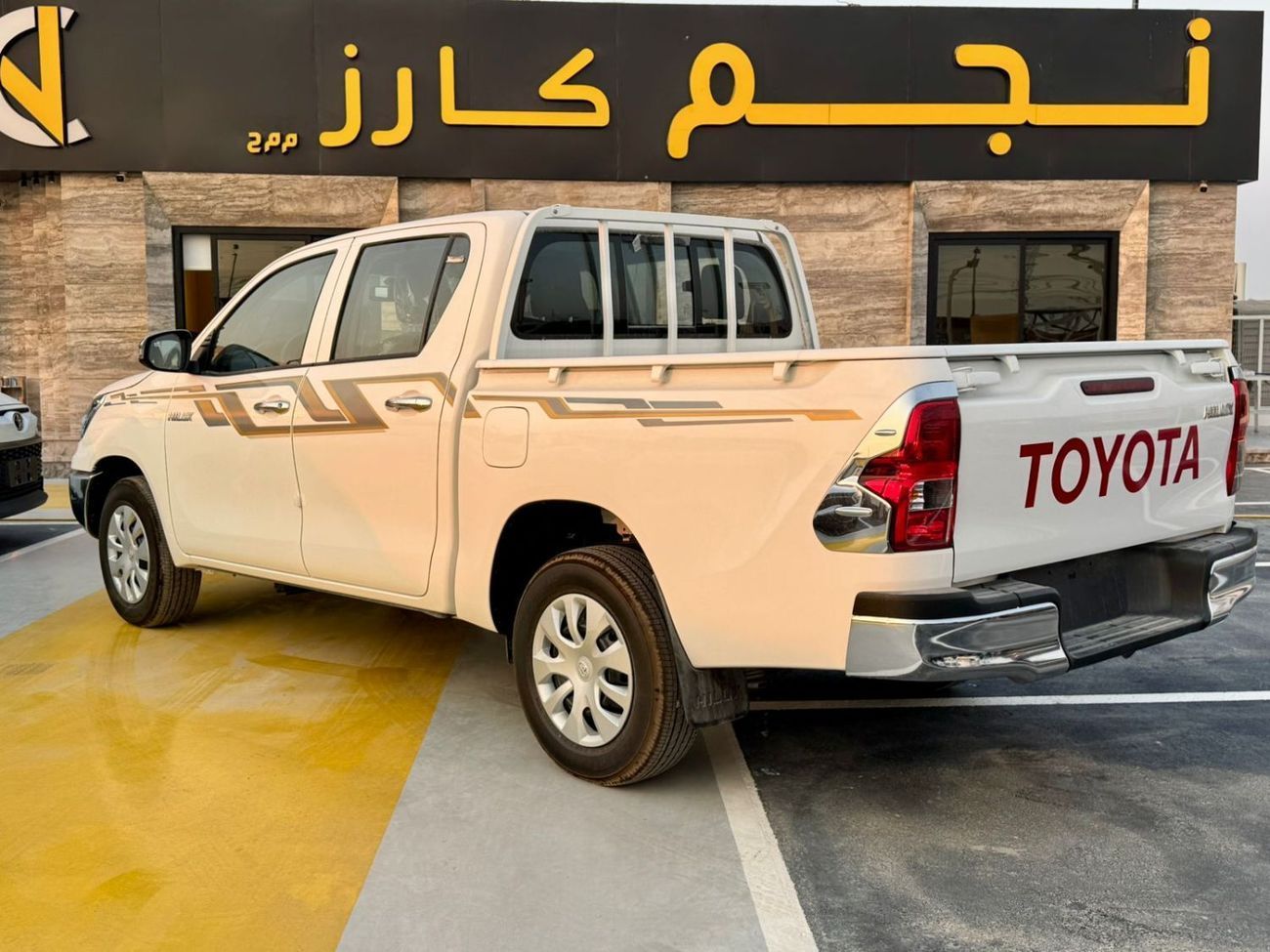 تويوتا هيلوكس GL 2.4L Double Cab