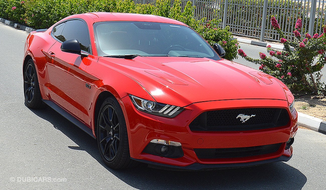 Ford Mustang GT Premium, 5.0 V8 GCC, with Warranty and Service until 2022 (RAMADAN OFFER)