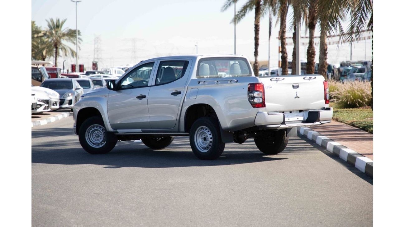 Mitsubishi L200 2023 Mitsubishi L200 2.5 GL 4X4 DC MT - Silver Sterling Metallic Inside Grey Dark