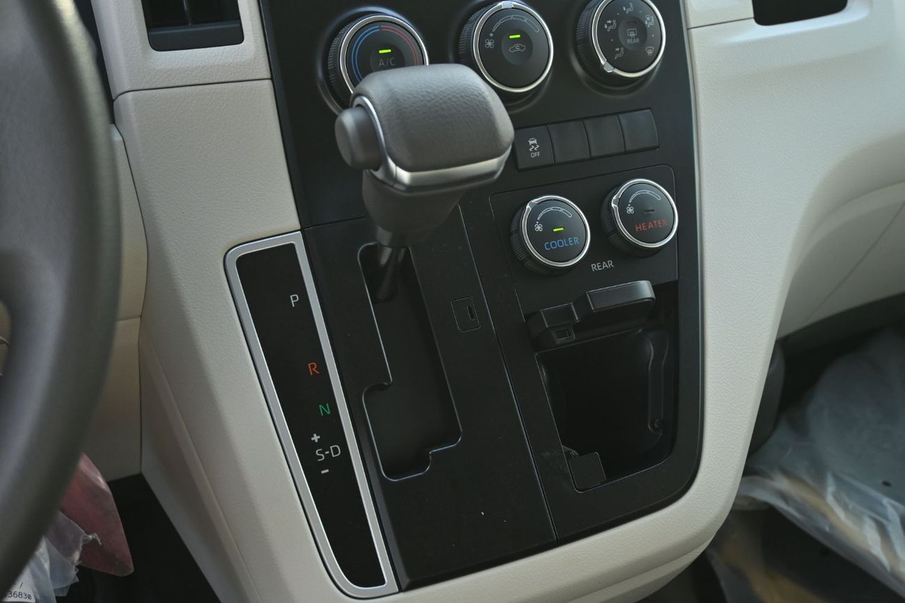 تويوتا هاياس Toyota Hiace GL Hi-Roof 3.5L V6 Petrol Automatic White Bumper, 12+1 Seater Model 2026