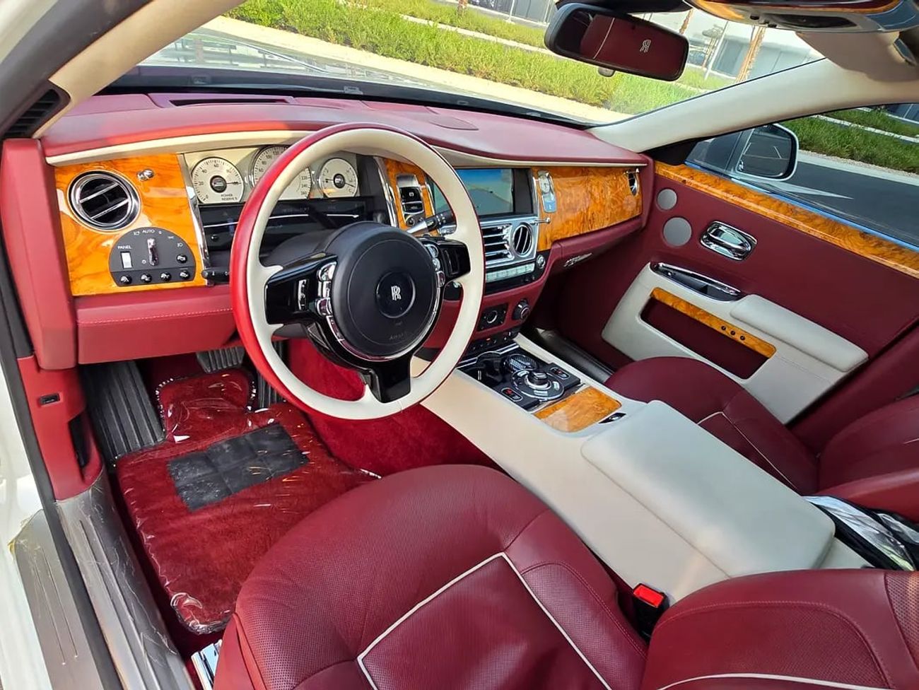 Rolls Royce Ghost Black Badge - GCC Specs - Pristine Condition