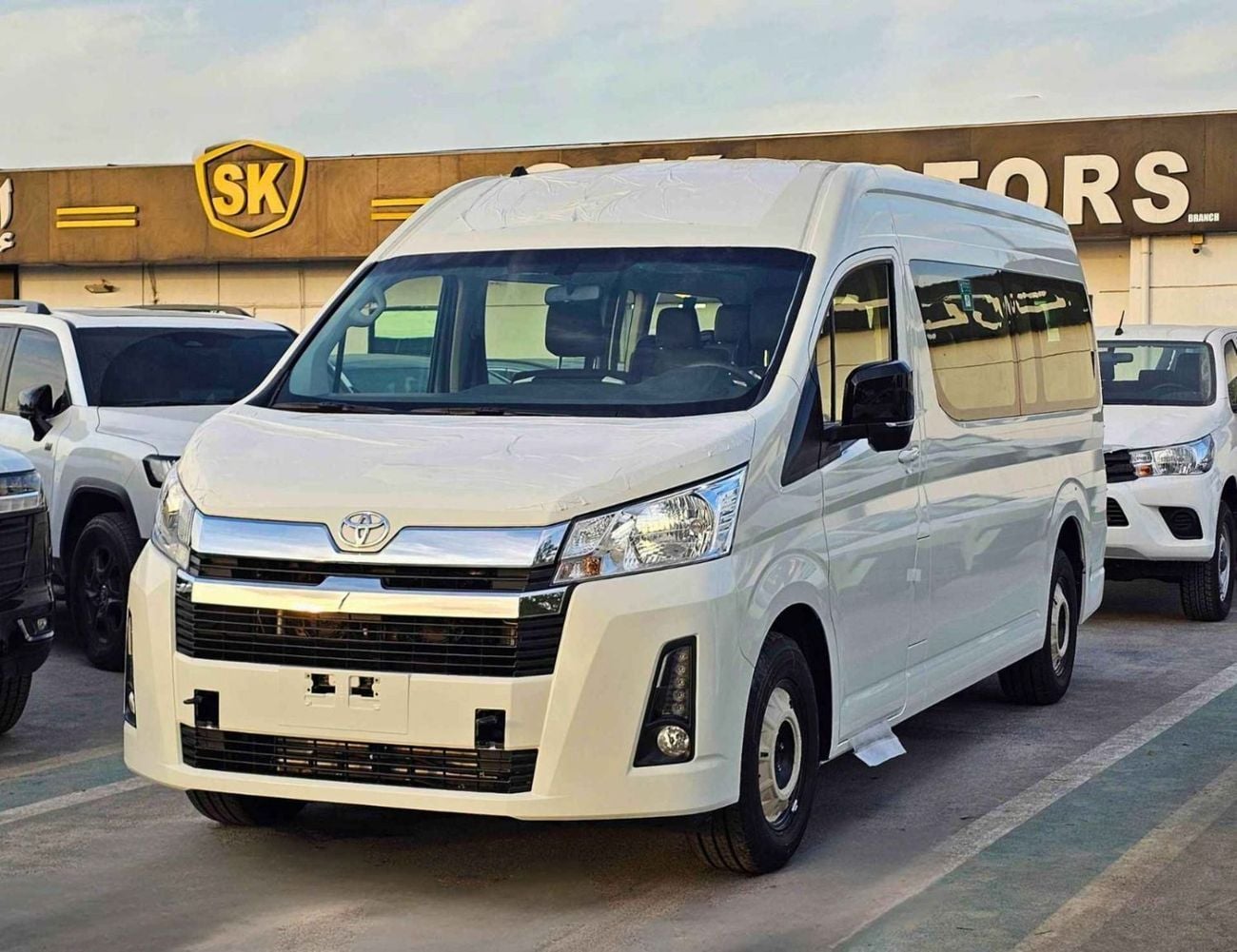 Toyota Hiace GL TOYOTA HIACE HIGHROOF GL / M/T / 2.8L V4 DIESEL / DVD CAMERA / 13 SEATER (CODE# HRDMGLJ )