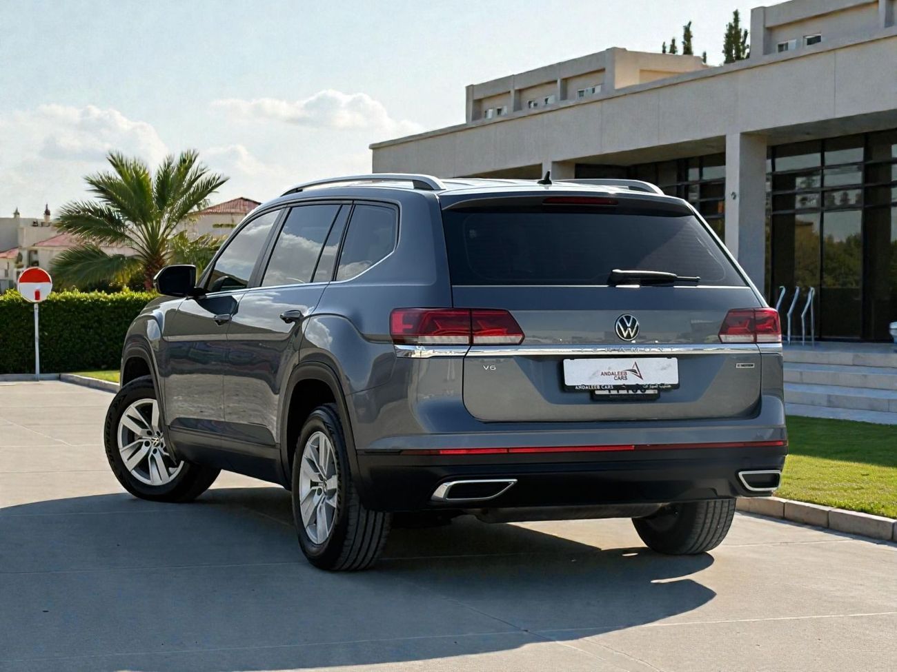 Volkswagen Teramont SE 3.6L V6 A/T | 2022 | GCC SPECS | AED 1,280 per month