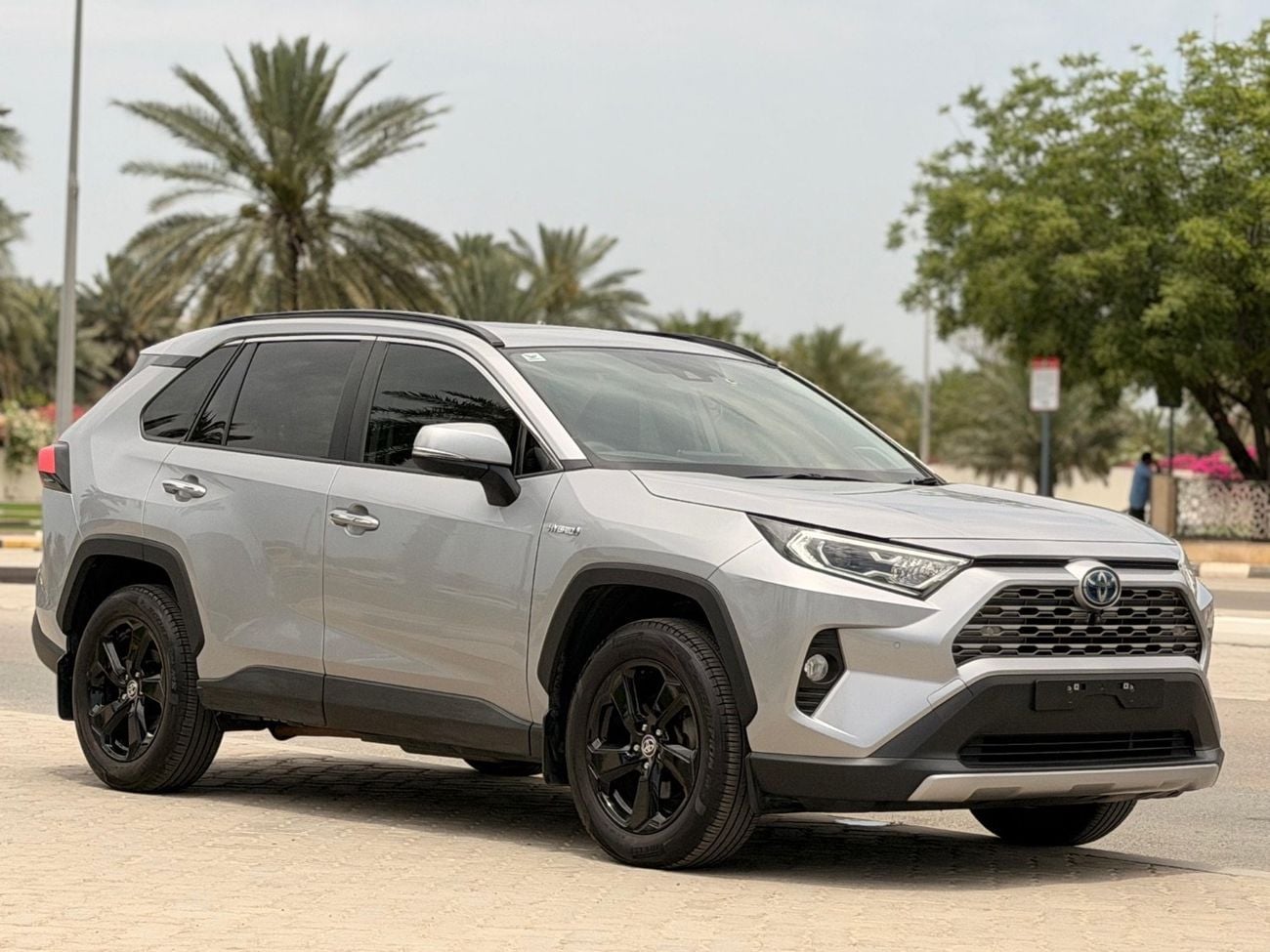 Toyota RAV4 LTD HEV Cruiser