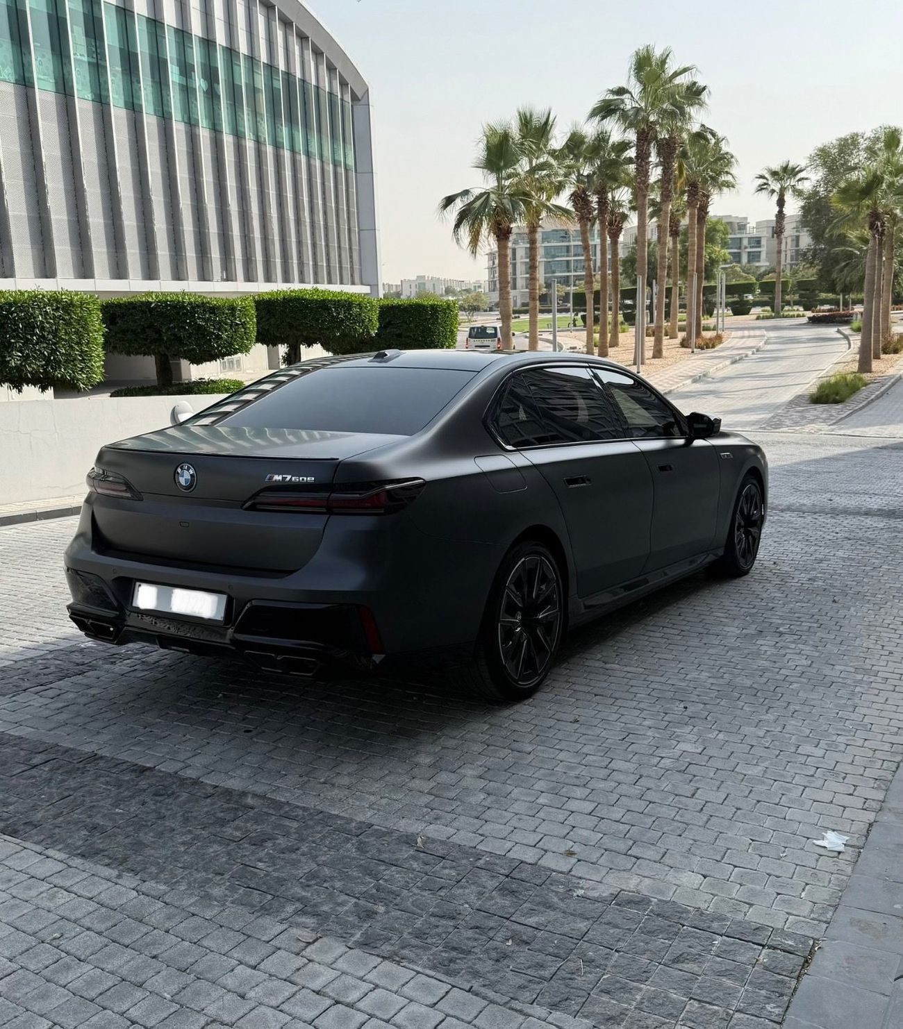 BMW M760e