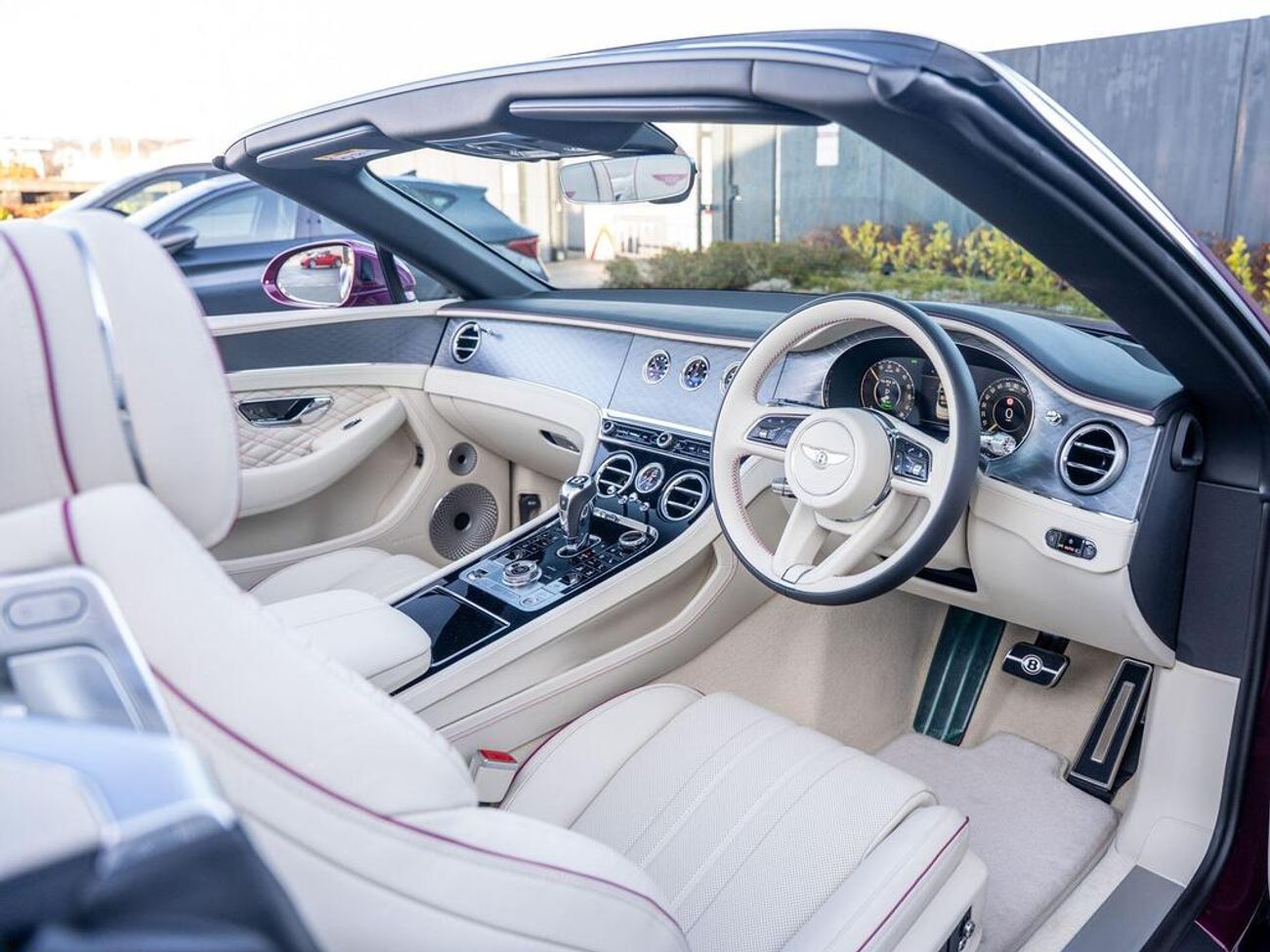 بنتلي كونتيننتال 4.0 V8 High-Performance 25.9kWh GTC Auto 4WD Euro 6 (s/s) 2dr (EXPORT ONLY)