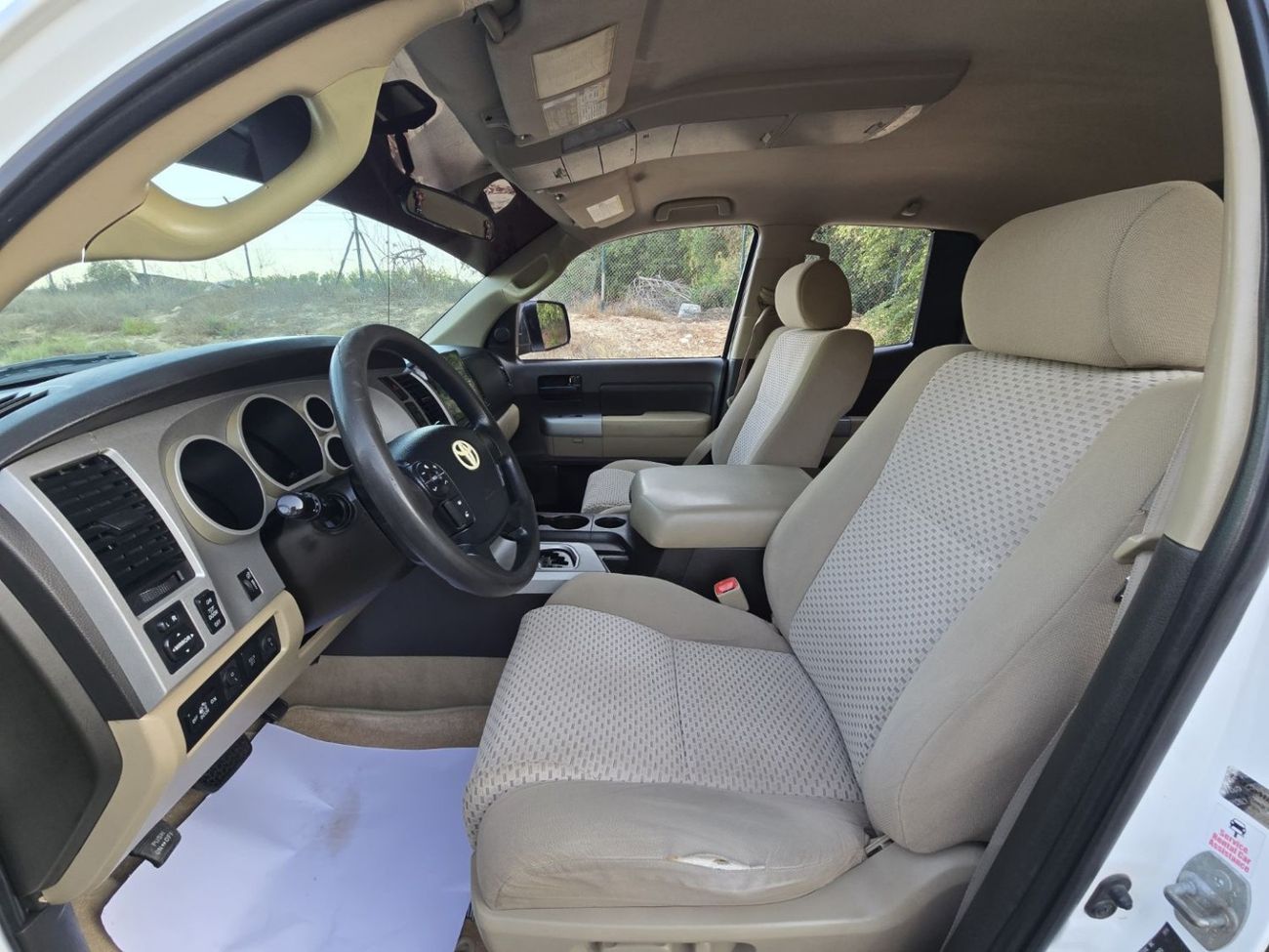 Toyota Tundra Crewmax SR5 5.7L TOYOTA TUNDRA 2011 5.7L V8 // 4X4 // GOOD CONDITION INSIDE OUT SIDE