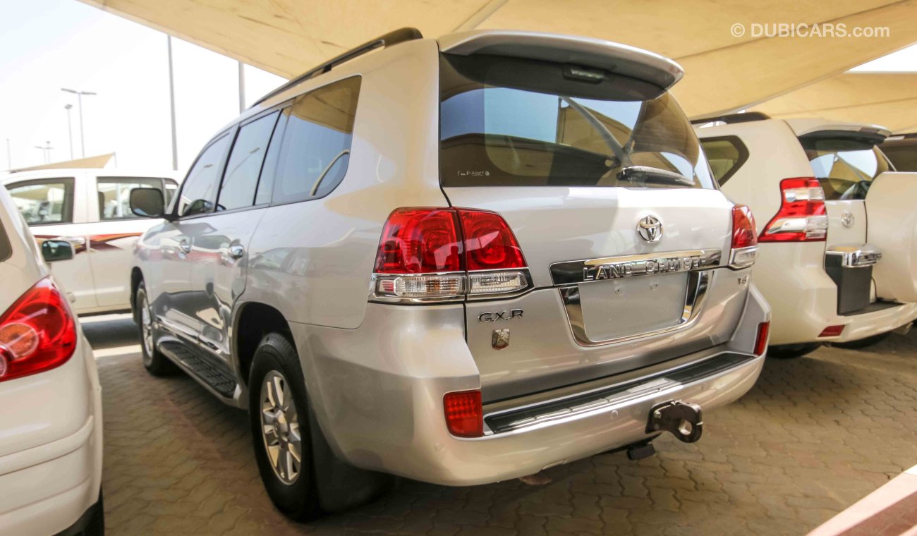 Toyota Land Cruiser GXR V6