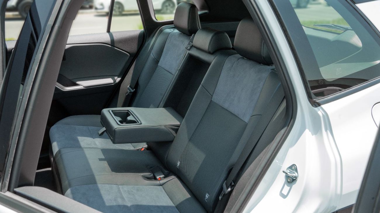 تويوتا راف ٤ 2026 Toyota Rav4 XSE 2.5L AT Hybrid (White-Black)