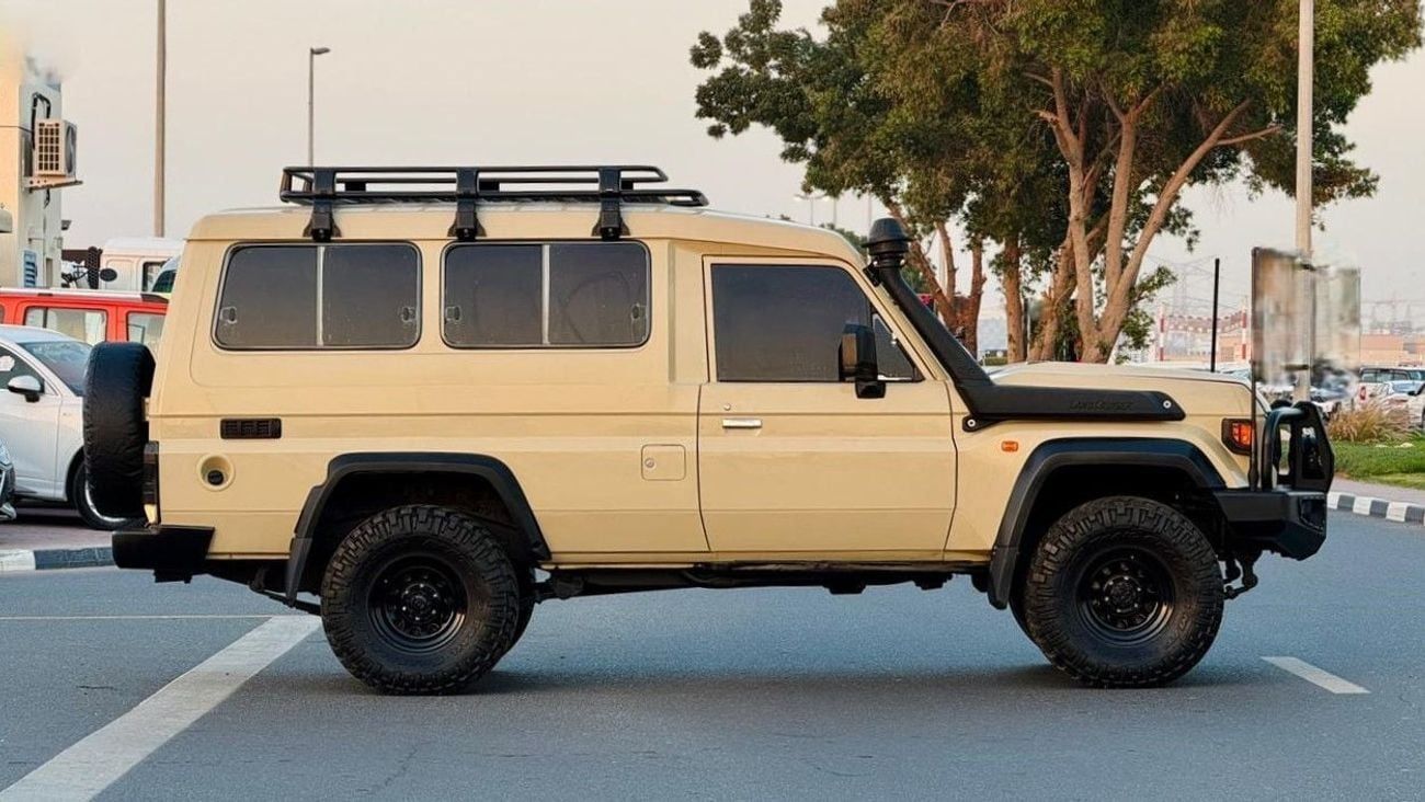 Toyota Land Cruiser 70 1991| 4.2L DIESEL | MT | RHD | HEAVY BULL BAR WITH LED LIGHTS | HEAVY ROOF RACK | DUAL BULL BAR ANTE