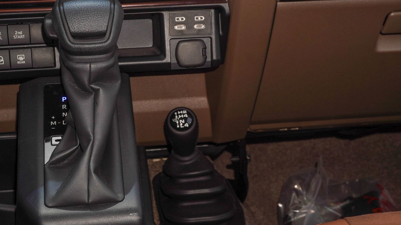 Toyota Land Cruiser 70 LX 4.0 L V6