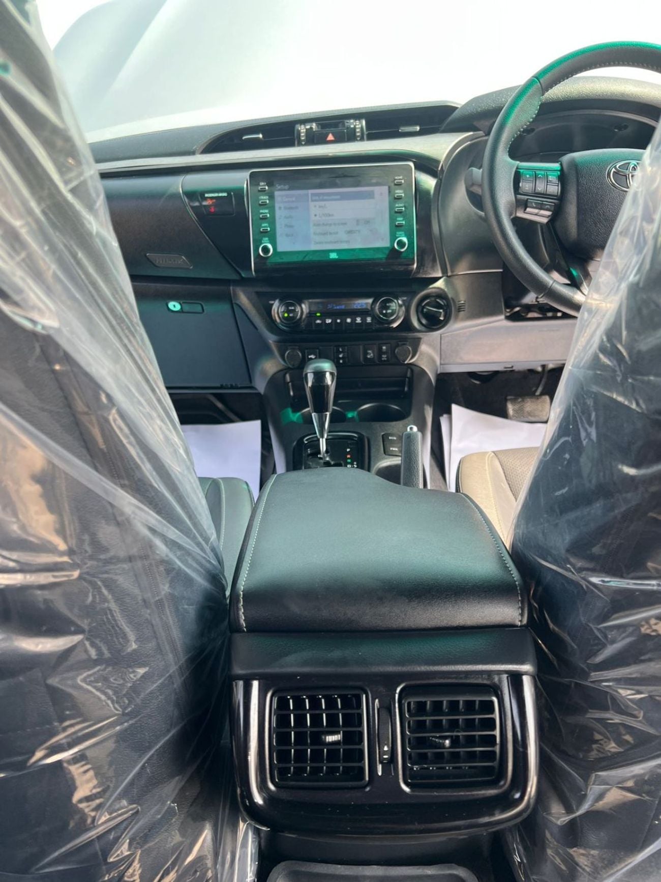 Toyota Hilux ADVENTURE RIGHT HAND DRIVE ONLY FOR EXPORT 2.8L 4 CYLIENDER