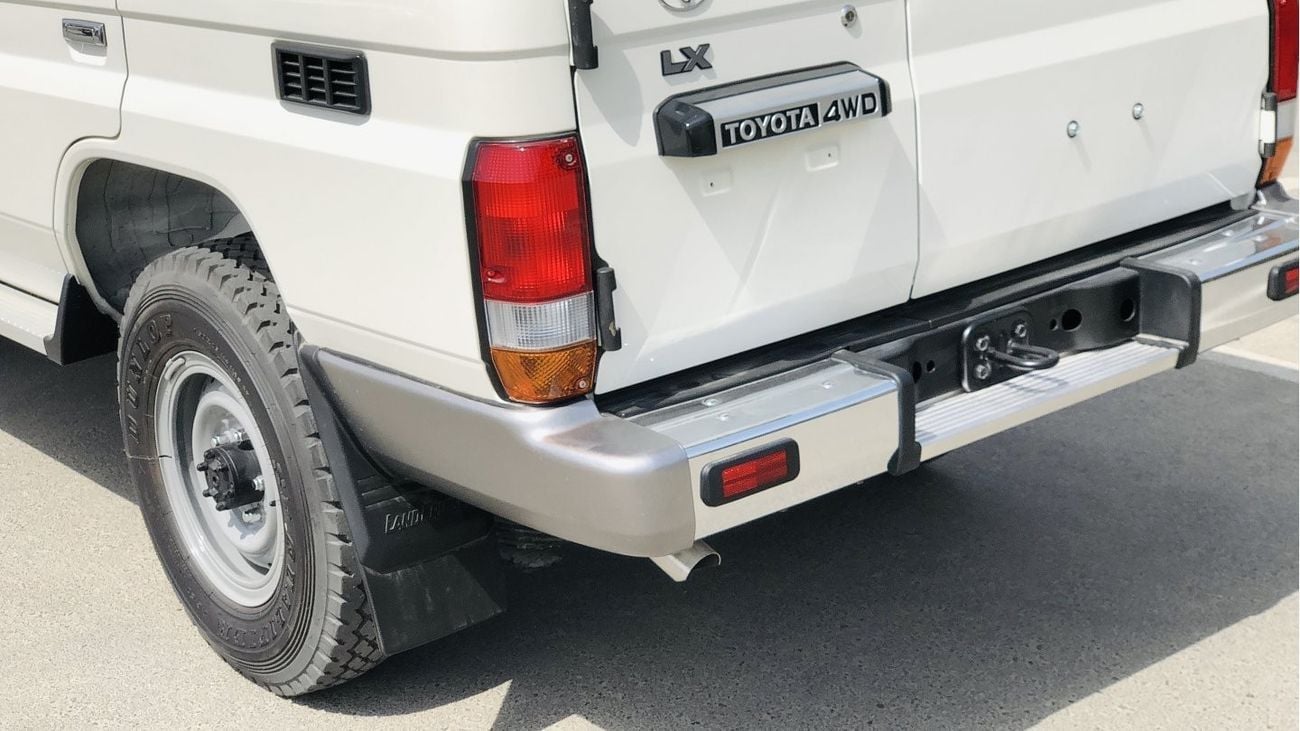 تويوتا لاند كروزر 70 4.2L DIESEL 6-CYLINDER  5-DOORS 2023