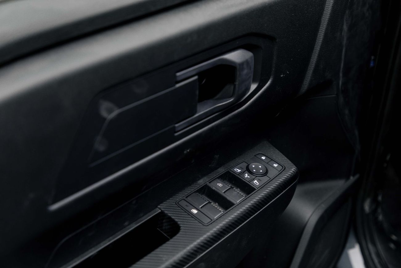 ميتسوبيشي L200 GLS 2.4L - Manual - Black Inside Black | Export Only