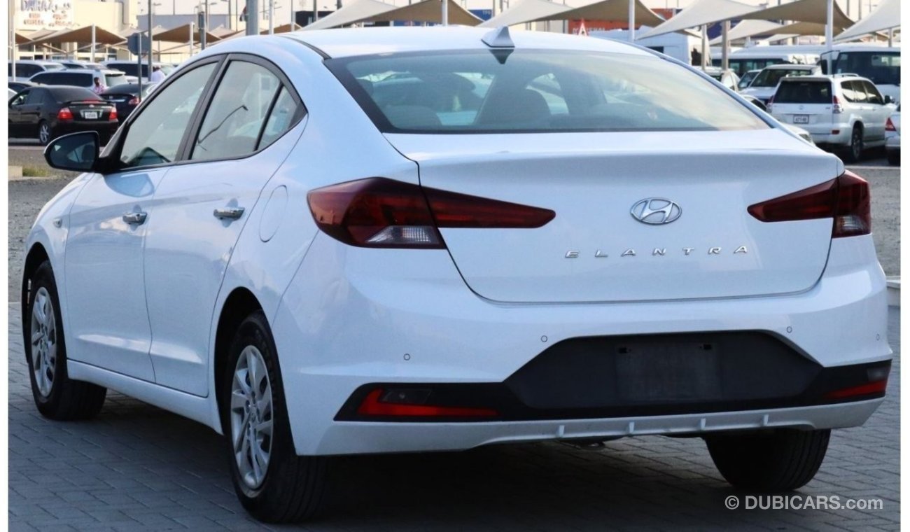 Hyundai Elantra GL Hyundai Elantra 2020 GCC in excellent condition without accidents