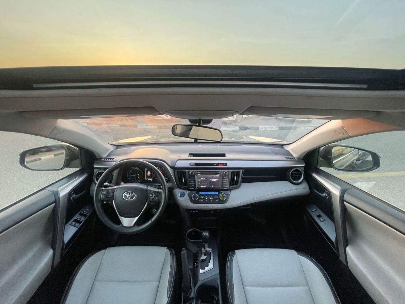 Toyota RAV4 2018 Toyota Rav4 XLE 4x4 Full Option Push Start - Hybrid Fuel ⛽️-