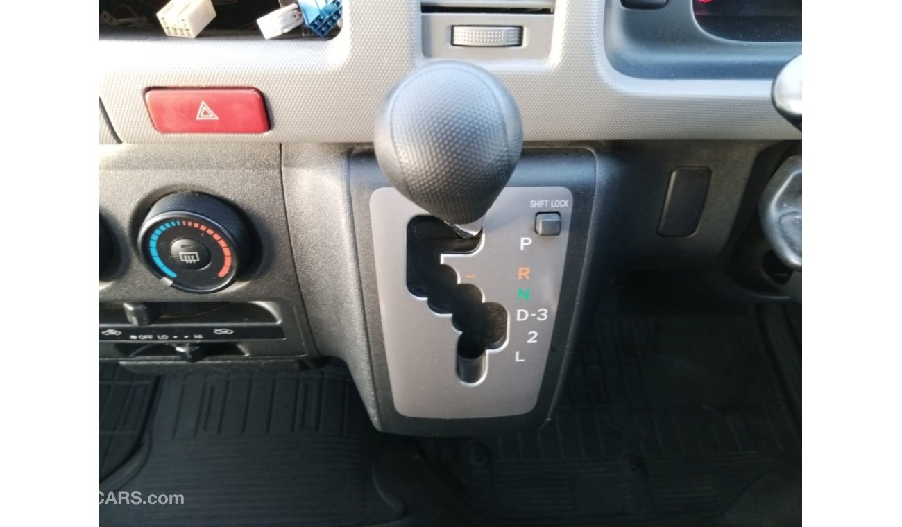 Toyota Hiace TOYOTA HIACE RIGHT HAND DRIVE (PM1034)