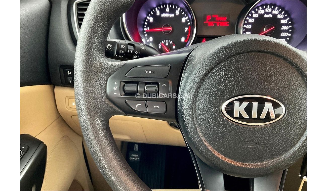 كيا كارنيفال LX