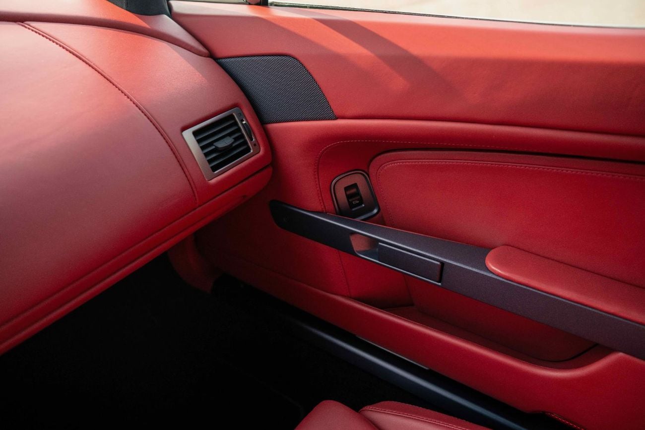 أستون مارتن فانتيج V8 Vantage Manual