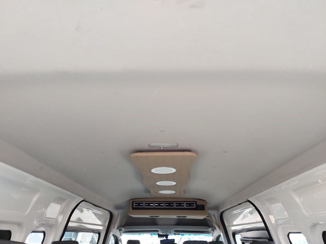 Toyota Hiace TOYOTA HIACE COMMUTER VAN RHD 2024 MODEL 2.8 L DIESEL AUTOMATIC(PM22807)