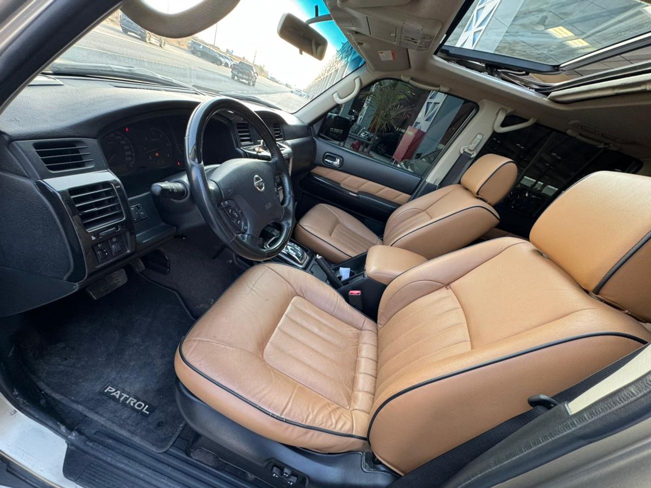 نيسان باترول سوبر سفاري سوبر سفاري / محرك VTC 4.8 لتر V6 / كامل المواصفات / فتحة سقف / قفل تفاضلي / مقاعد جلدية / بحالة ممتا