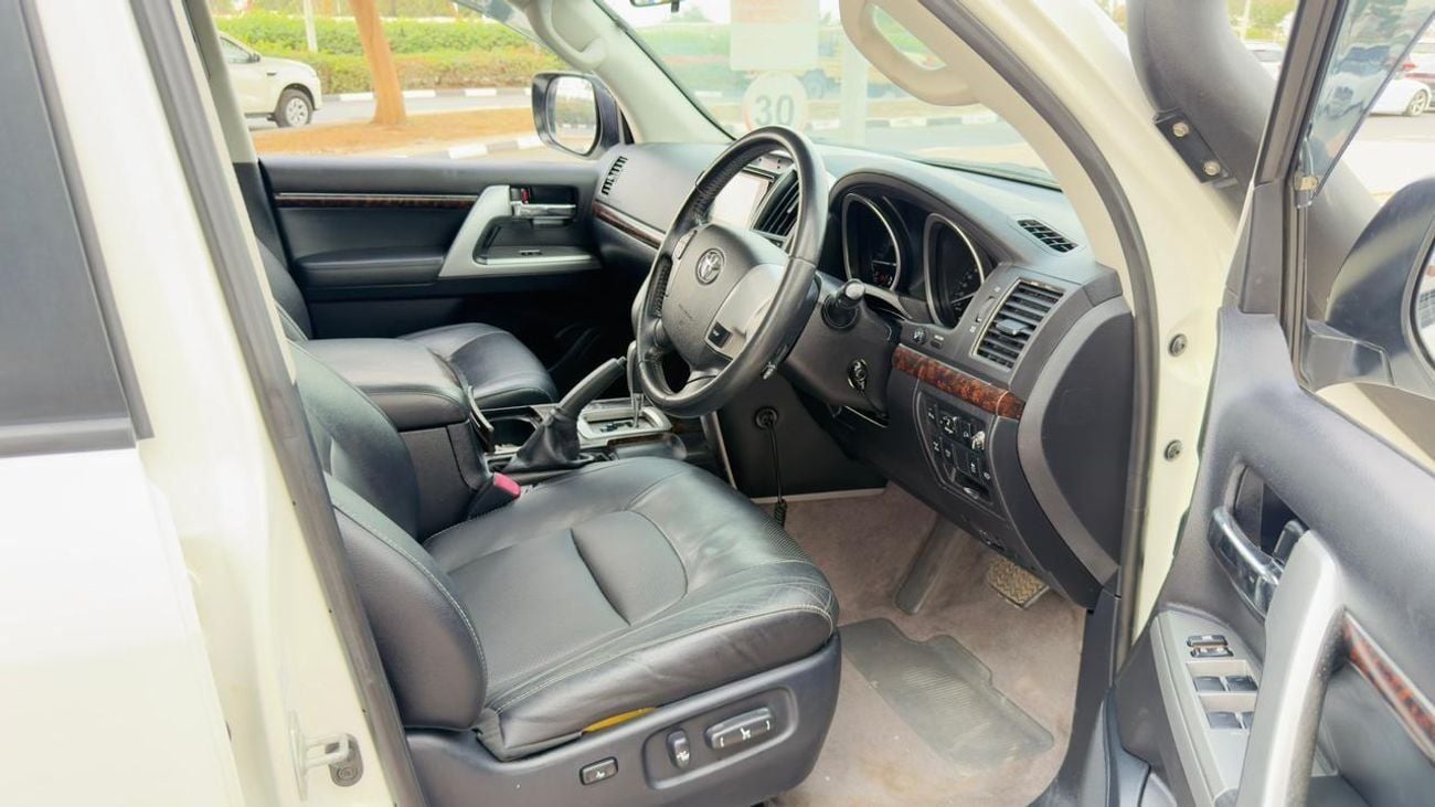 تويوتا لاند كروزر -